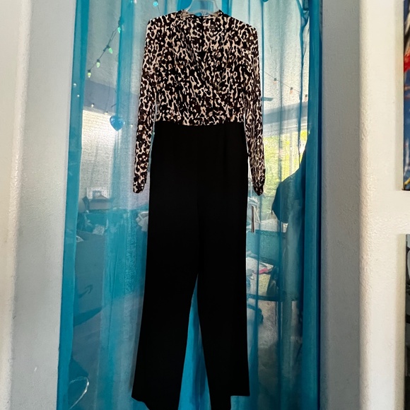 Julia Jordan Pantsuit. Animal print and black. Size 8. Brand new. - Picture 1 of 6